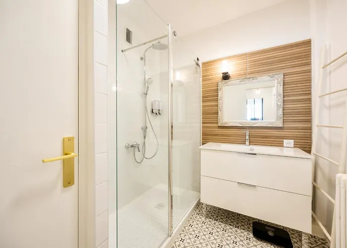 Le Cheval A Bascule - 2 - Balcon *