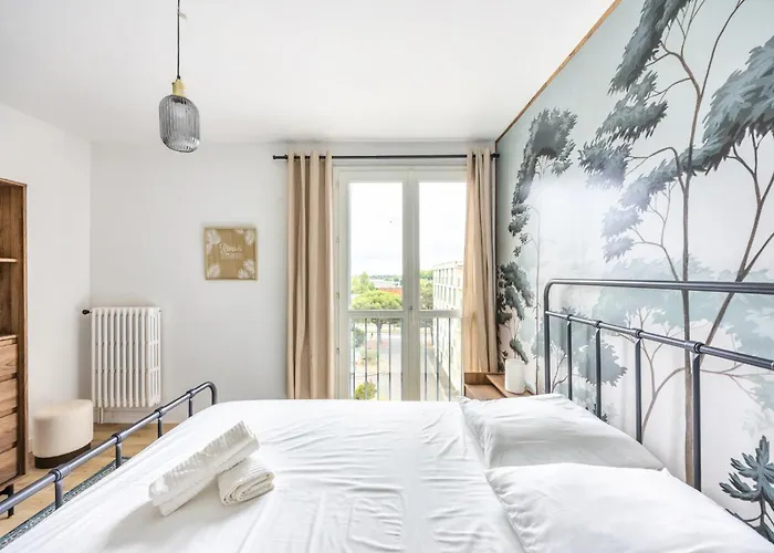 Le Cheval A Bascule - 2 - Balcon *