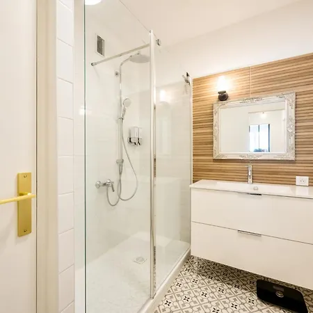 Le Cheval A Bascule - 2 - Balcon *