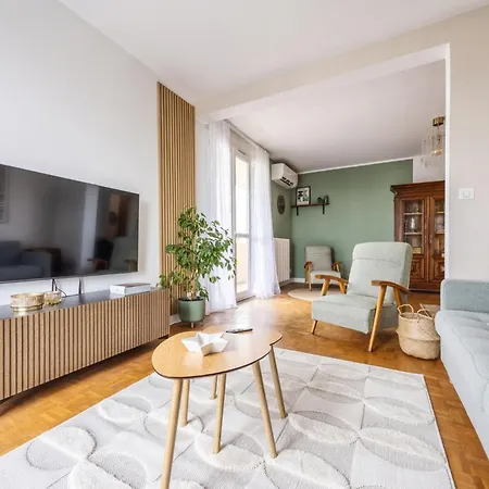 Le Cheval A Bascule - 2 - Balcon *