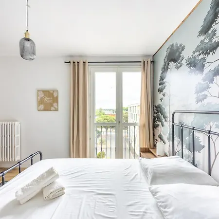 Le Cheval A Bascule - 2 - Balcon *